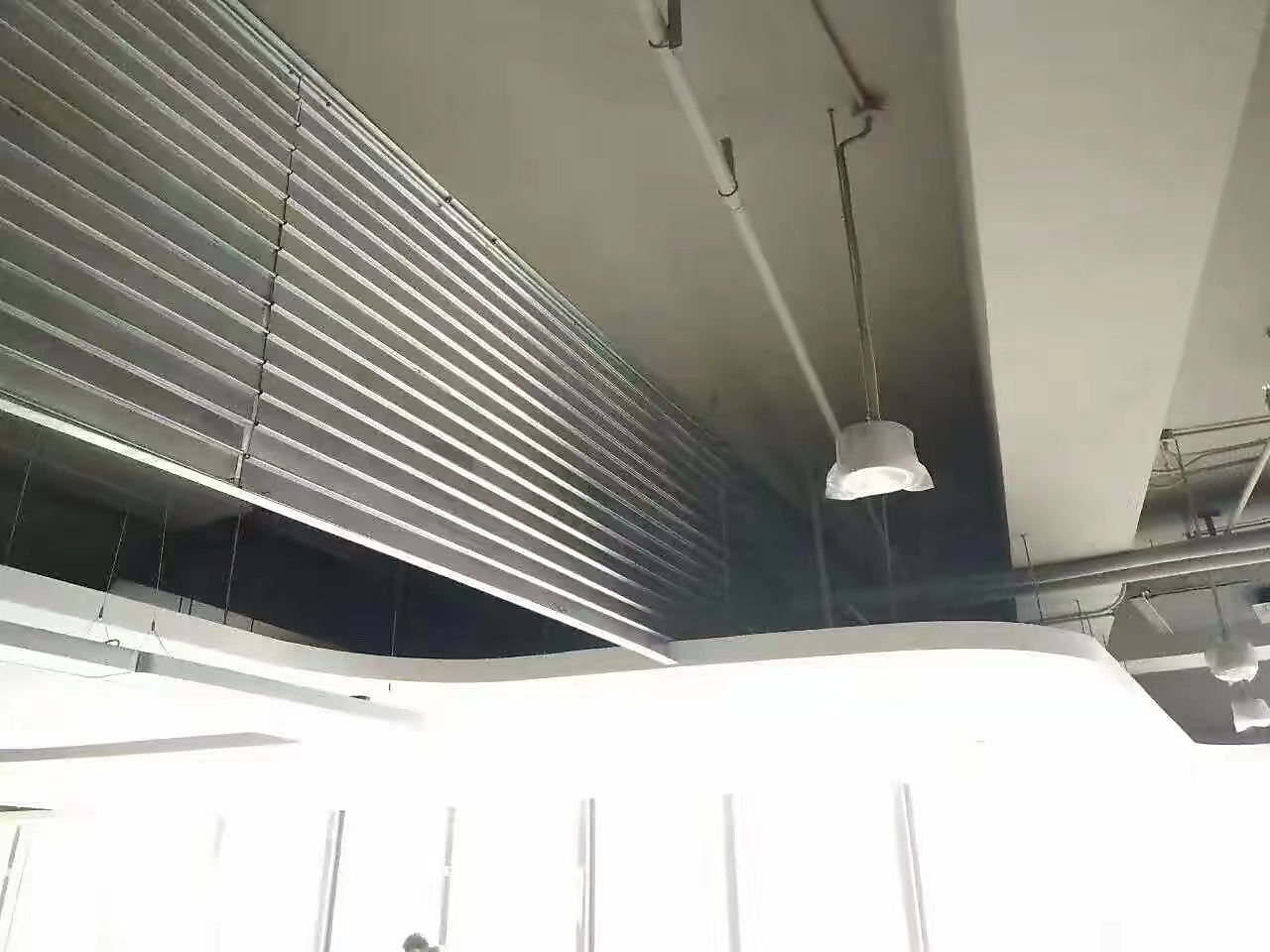 擋煙垂壁有幾種材質(zhì)？各自的特點是什么？(圖8)